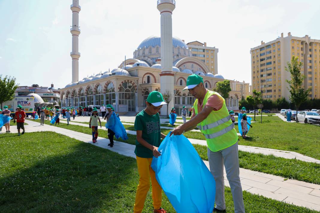 Konya’da çocuklar mıntıka temizliği yaptı, ödül yüzleri güldürdü 3